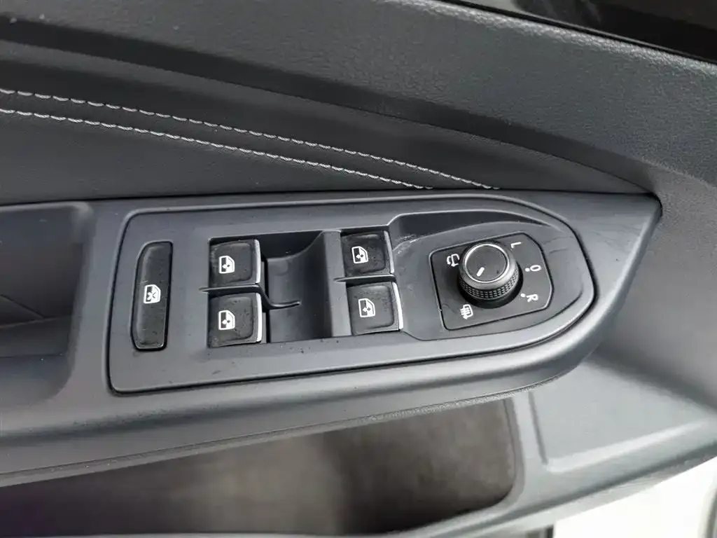 Volkswagen Golf 2021 из CN, фото 4