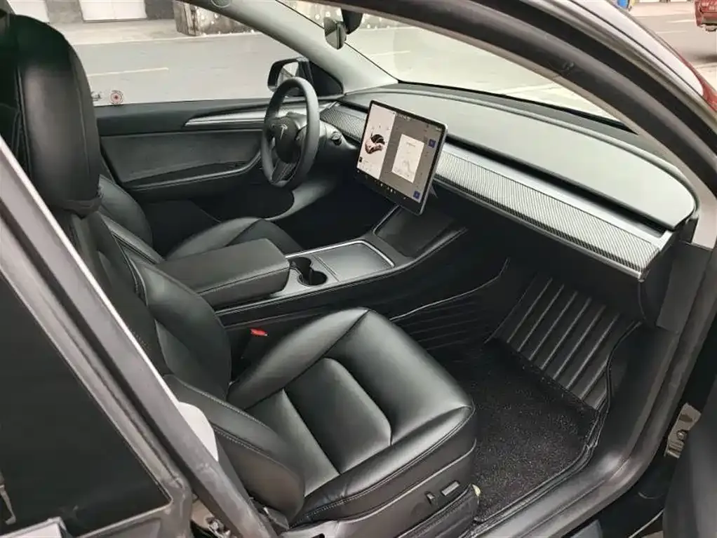 Tesla Model Y — фото 6
