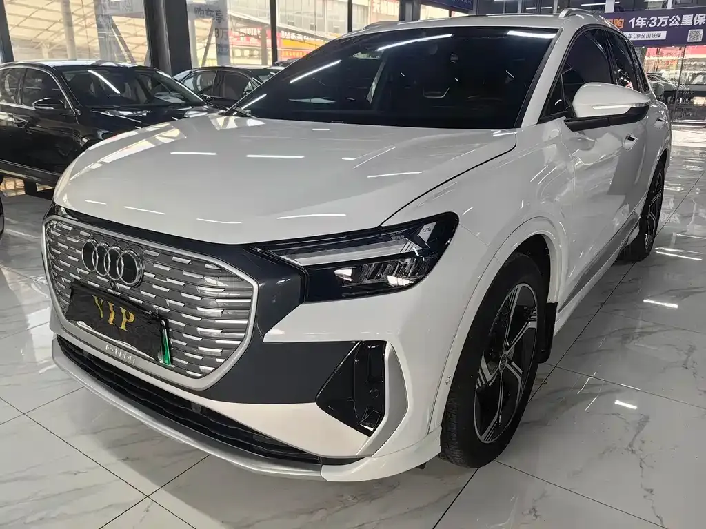 Audi Q4 e-tron — фото 1