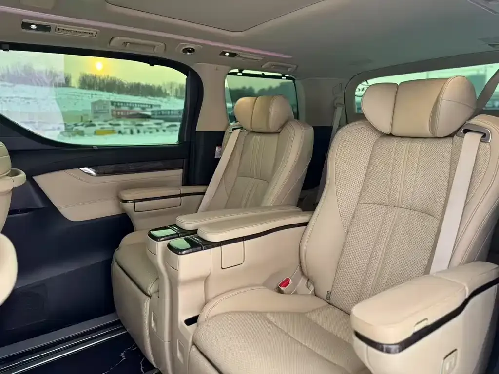 Toyota Vellfire 2021 из CN, фото 2