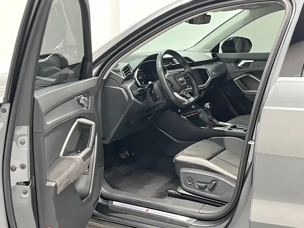 Audi Q3 2023 из CN, фото 8