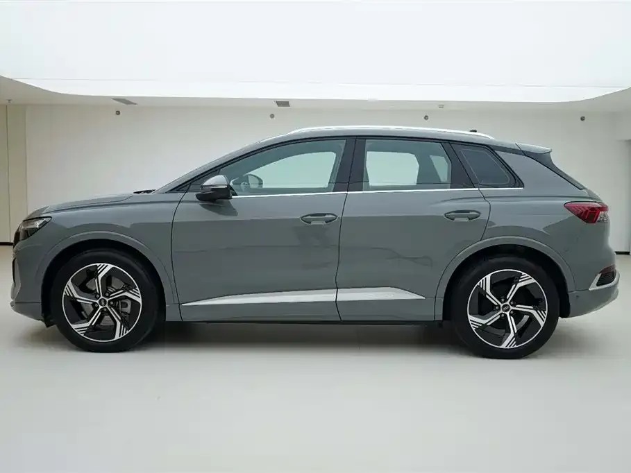 Audi Q4 e-tron — фото 2