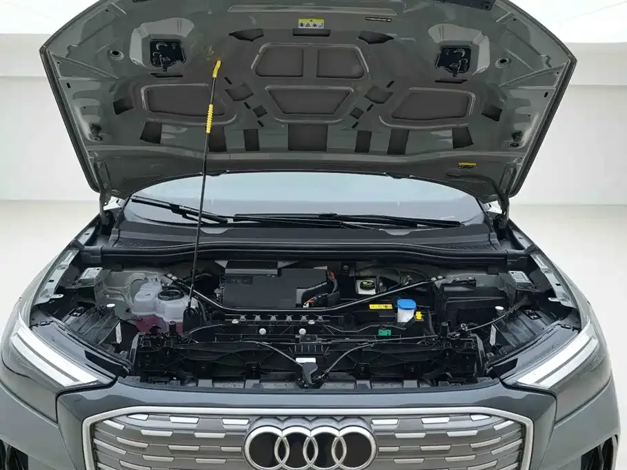 Audi Q4 e-tron — фото 10