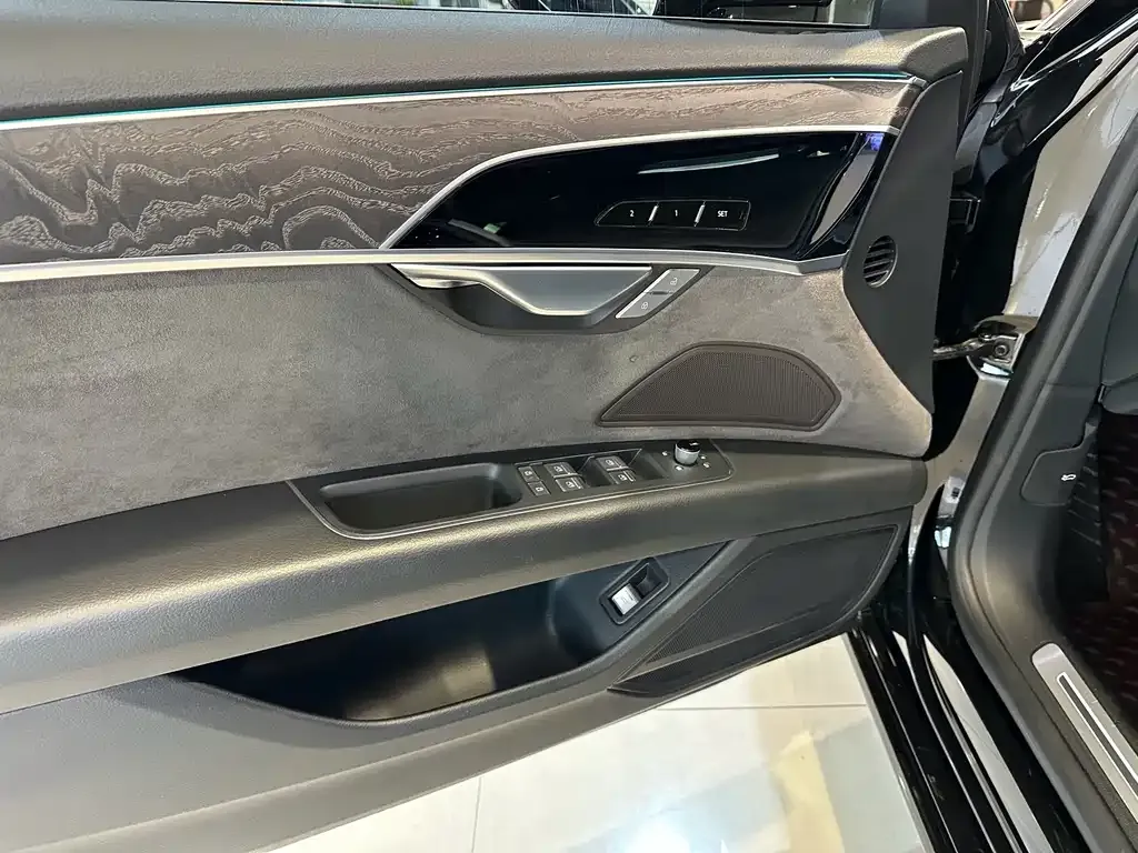 Audi A8 2021 из CN, фото 8