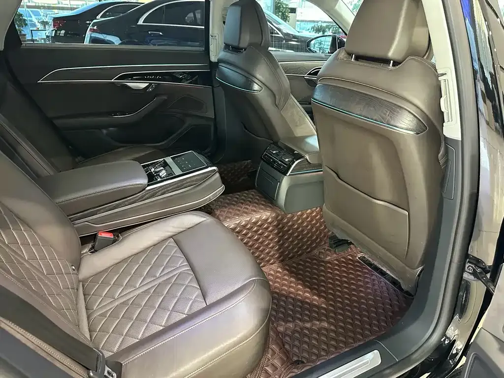 Audi A8 2021 из CN, фото 3