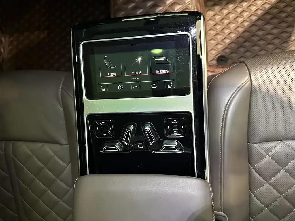 Audi A8 2021 из CN, фото 2