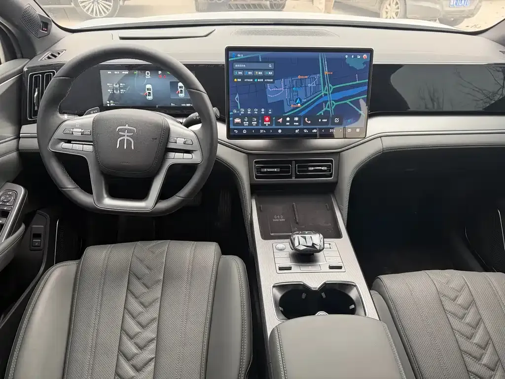 BYD L DM-i — фото 9