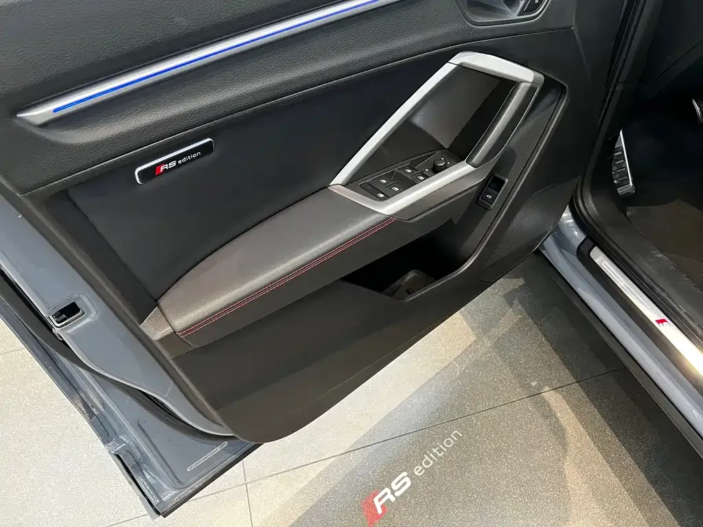 Audi Q3 — фото 10