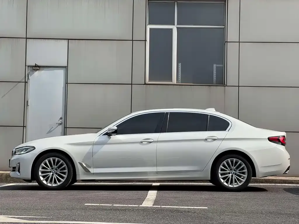BMW 5 Series — фото 2