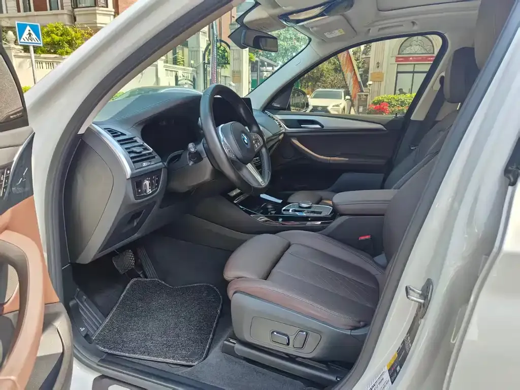 BMW iX3 2024 из CN, фото 2