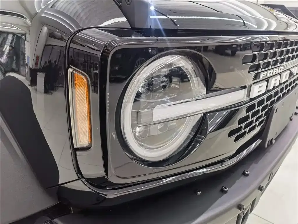 Ford Bronco — фото 10