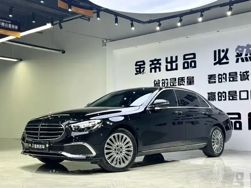 Mercedes-Benz E-Class — фото 1
