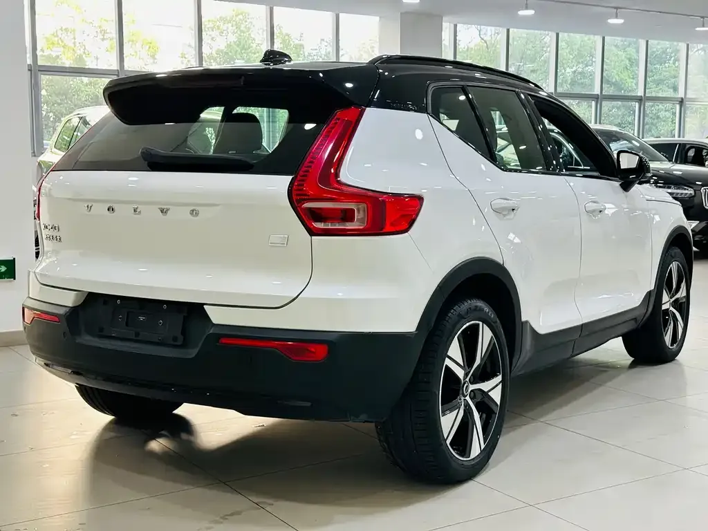 Volvo XC40 NEV — фото 6