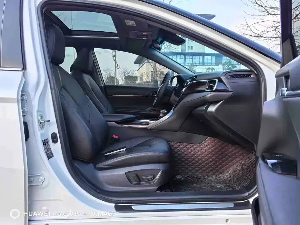 Toyota Camry 2021 из CN, фото 2