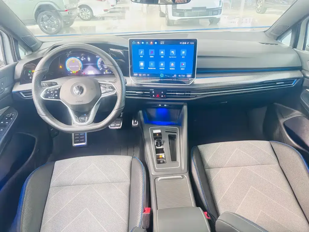Volkswagen Golf 2025 из CN, фото 3
