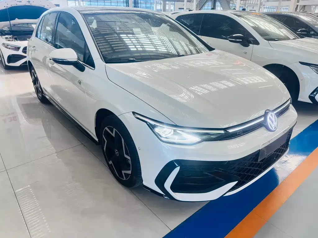 Volkswagen Golf 2025 из CN, фото 2