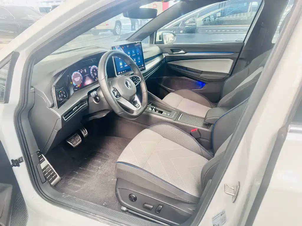 Volkswagen Golf 2025 из CN, фото 9
