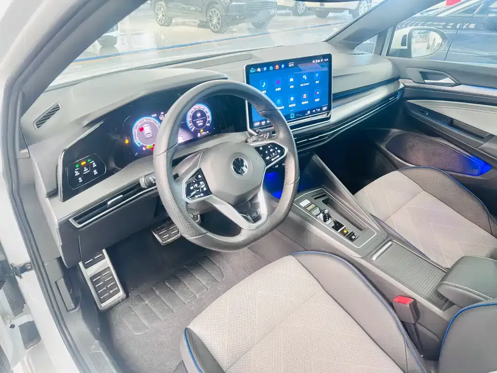 Volkswagen Golf 2025 из CN, фото 4