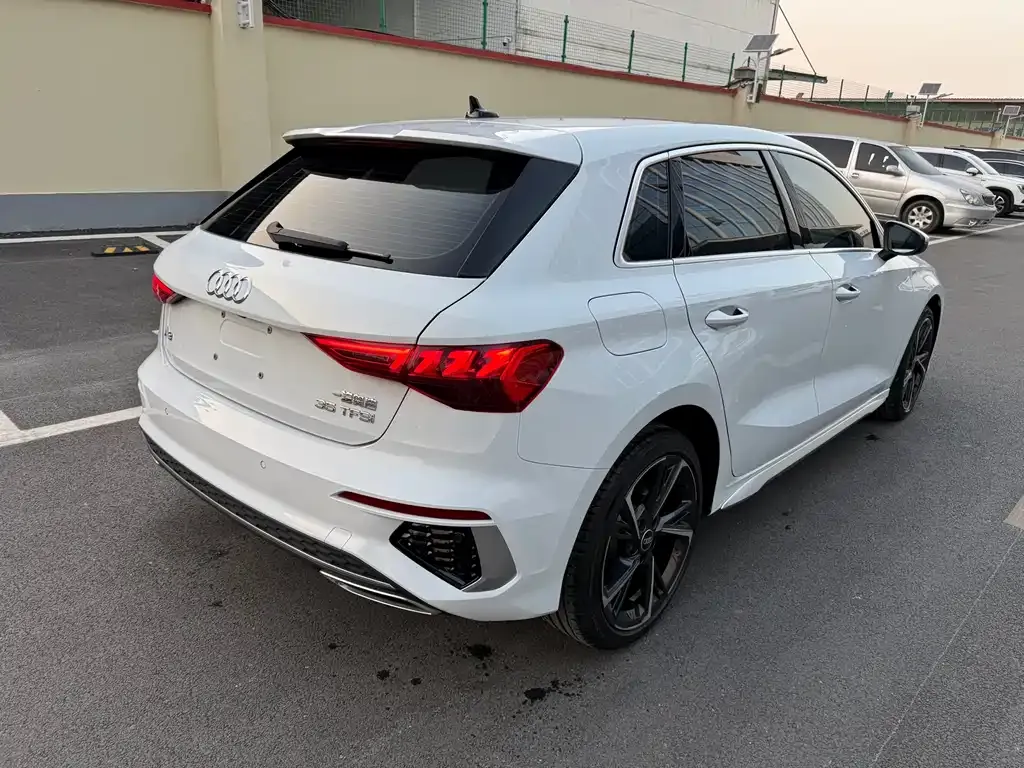 Audi A3 2024 из CN, фото 2