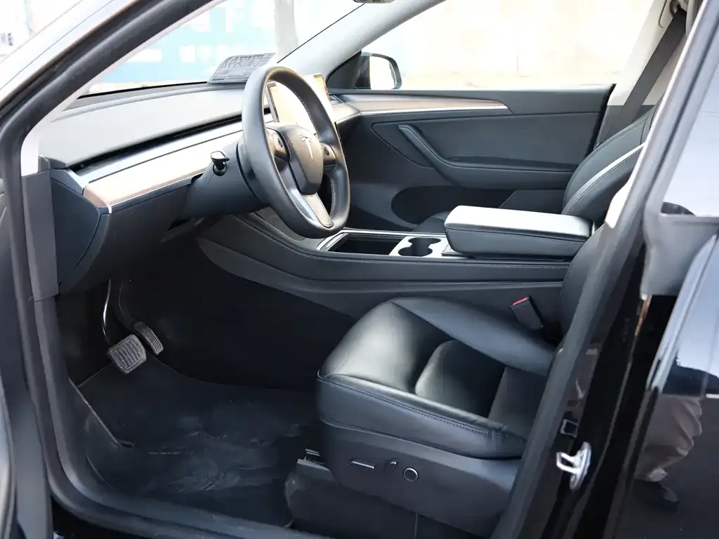 Tesla Model Y 2023 из CN, фото 8