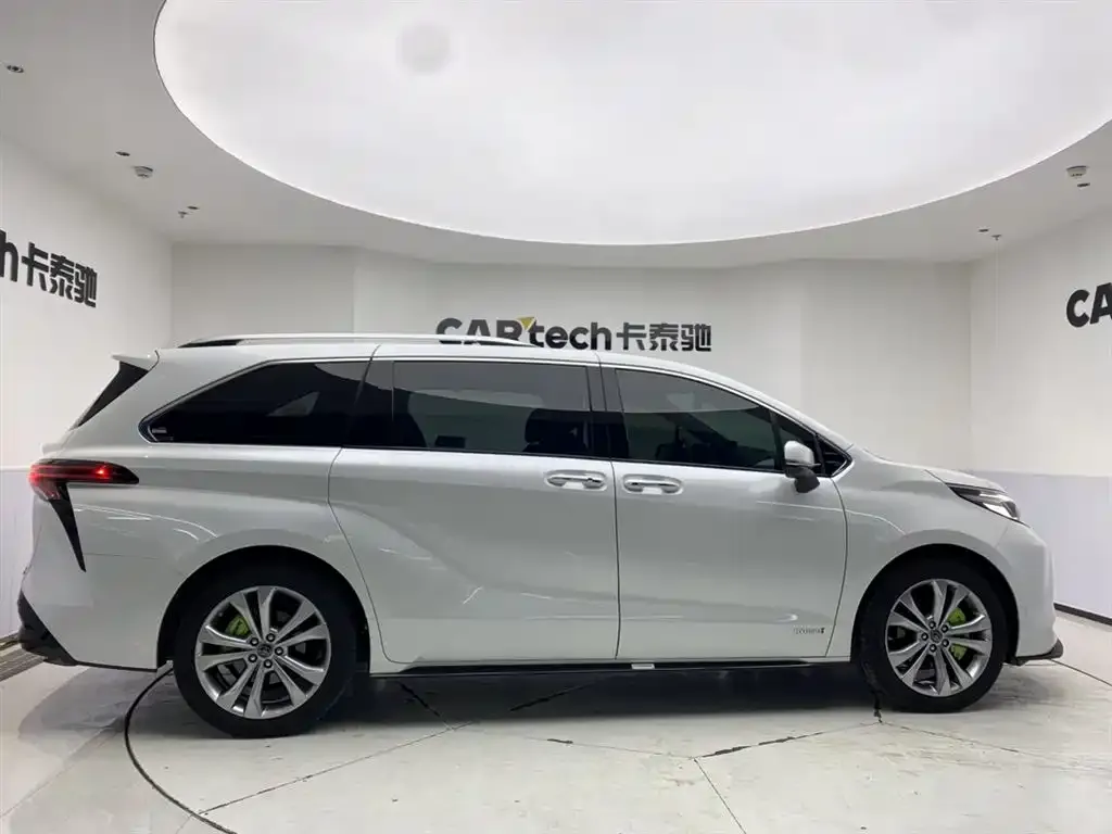 Toyota Sienna — фото 7