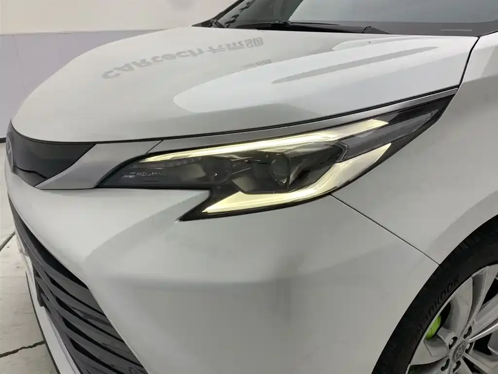 Toyota Sienna — фото 9