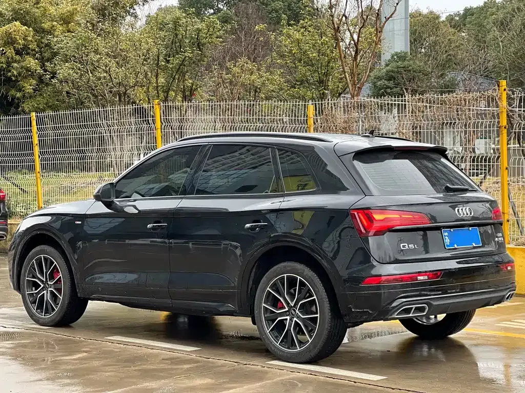 Audi Q5L — фото 10