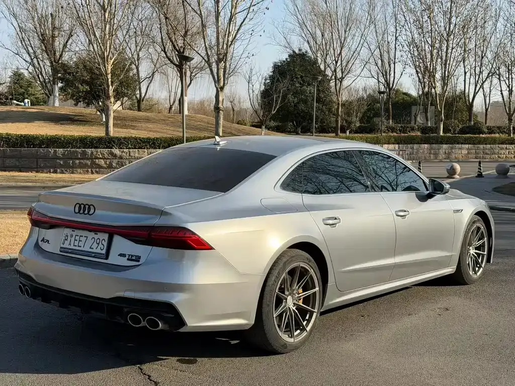 Audi A7L — фото 7