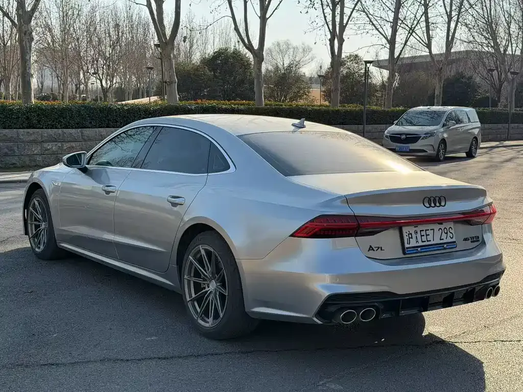 Audi A7L — фото 9