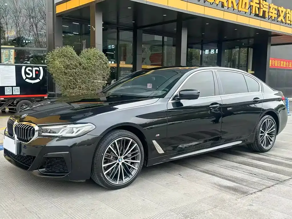 BMW 5 Series — фото 1