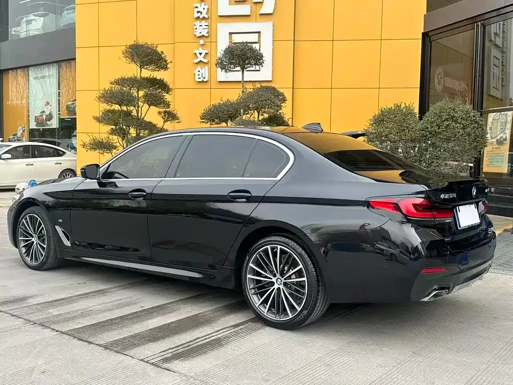 BMW 5 Series — фото 5