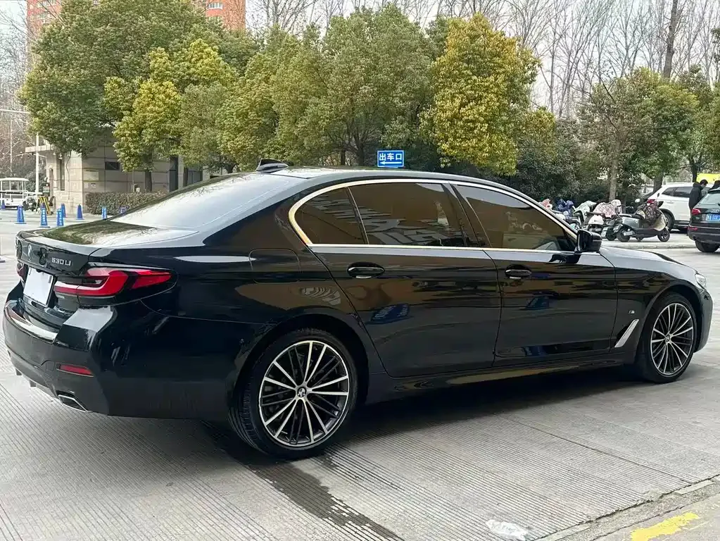 BMW 5 Series — фото 10