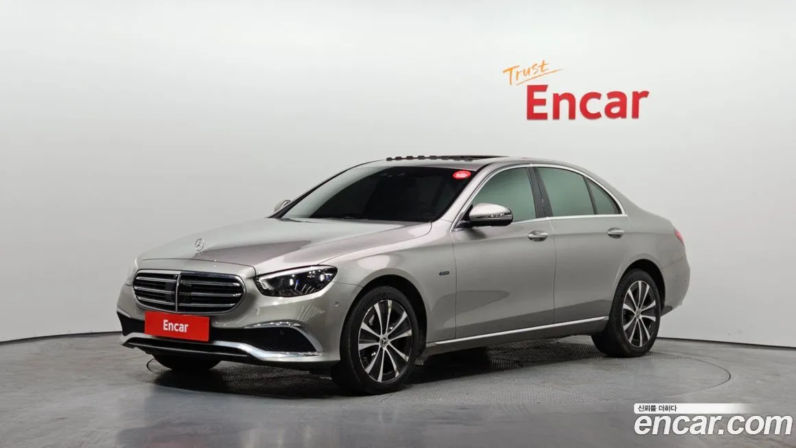 Mercedes-Benz E-Class — фото 1