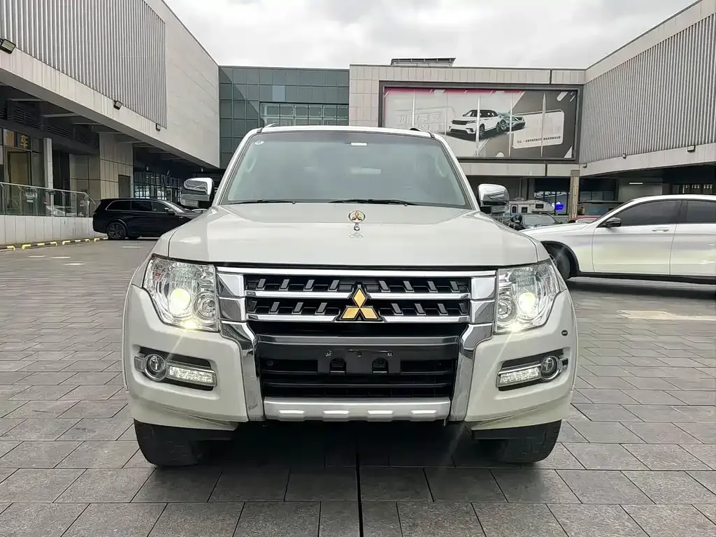 Mitsubishi Pajero (Import) 2023 из CN, фото 9