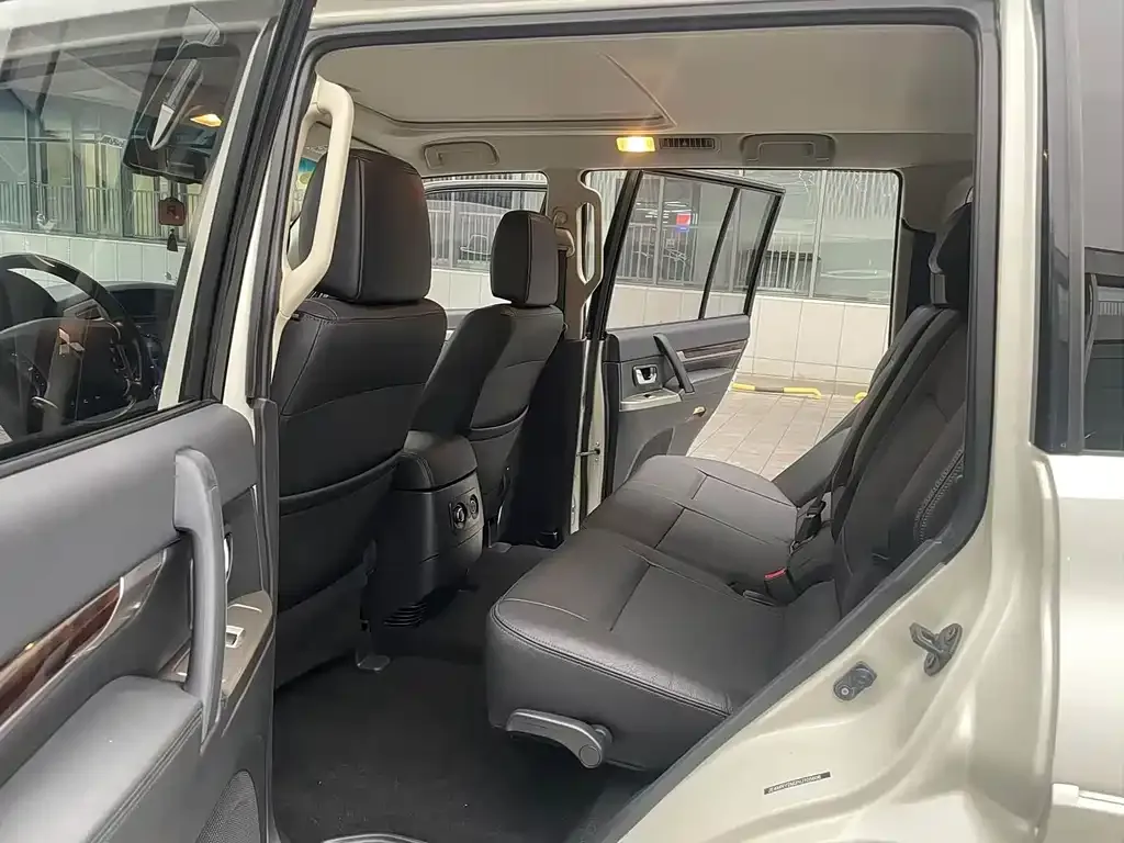 Mitsubishi Pajero (Import) 2023 из CN, фото 5