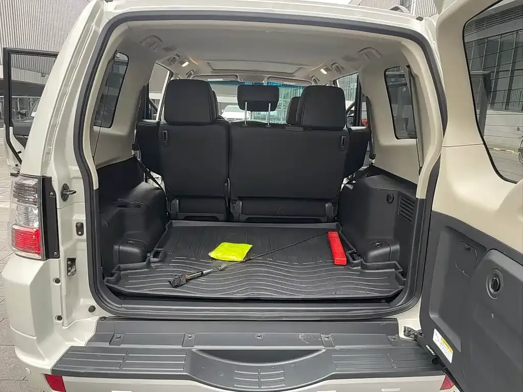 Mitsubishi Pajero (Import) 2023 из CN, фото 8