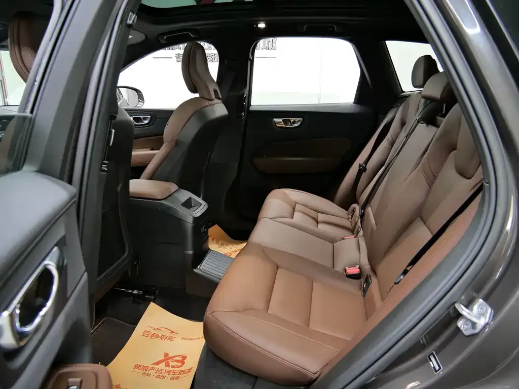 Volvo XC60 PHEV 2021 из CN, фото 6
