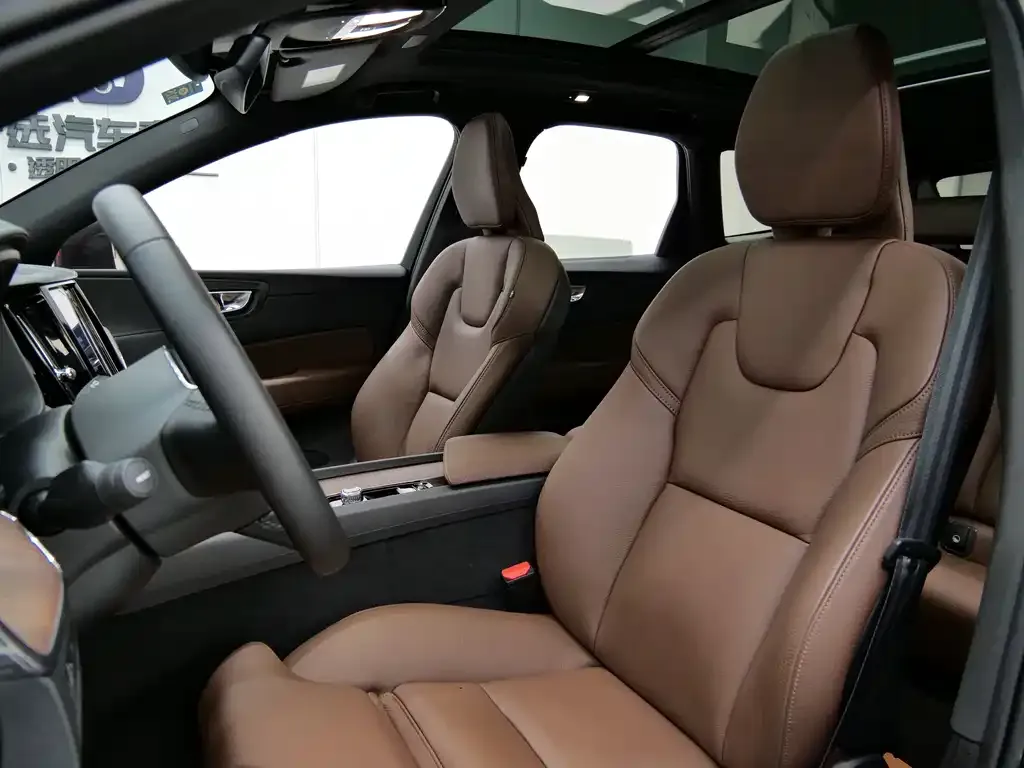 Volvo XC60 PHEV 2021 из CN, фото 5