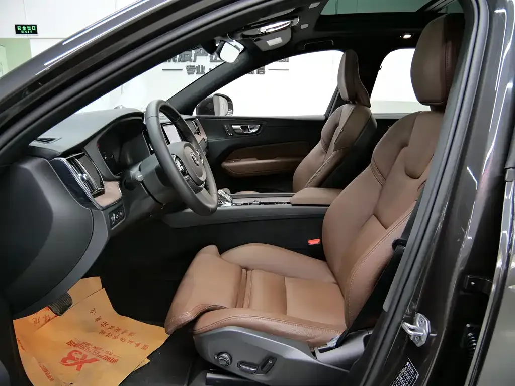 Volvo XC60 PHEV 2021 из CN, фото 9