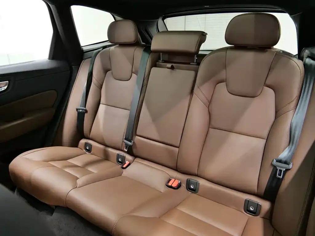 Volvo XC60 PHEV 2021 из CN, фото 3