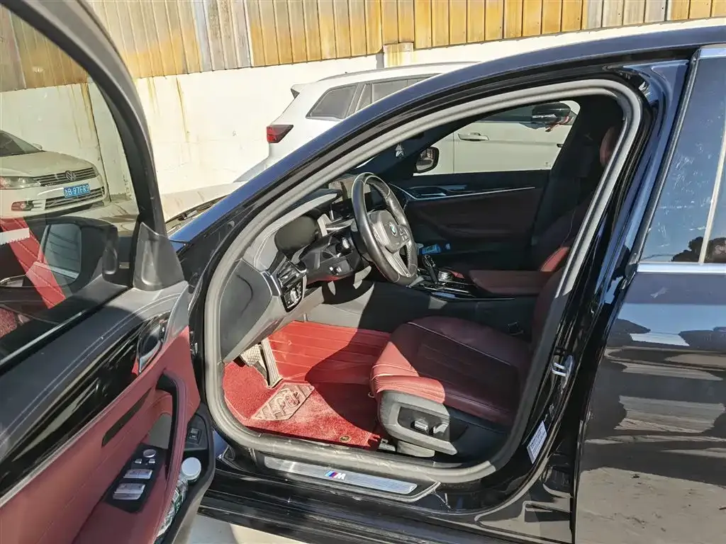 BMW 5 Series 2023 из CN, фото 9