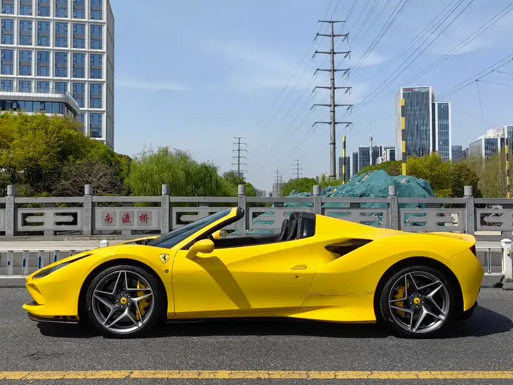 Ferrari F8 — фото 6