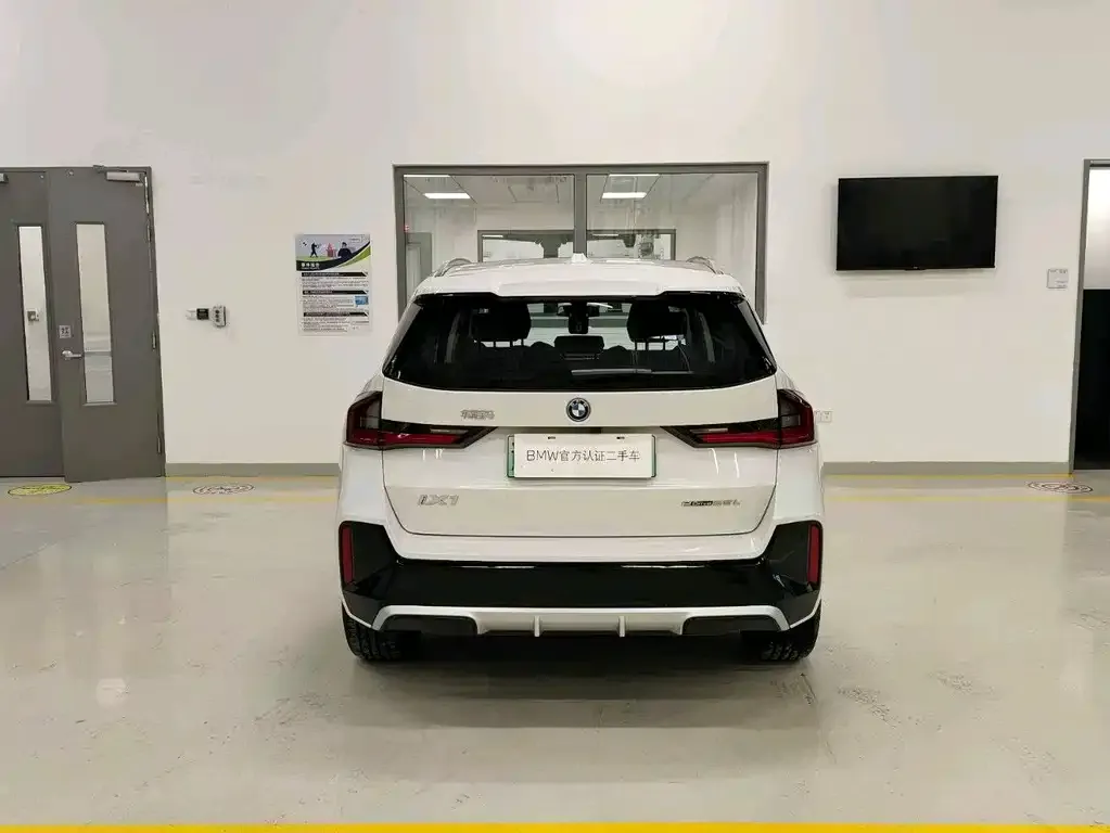 BMW iX1 2025 из CN, фото 2