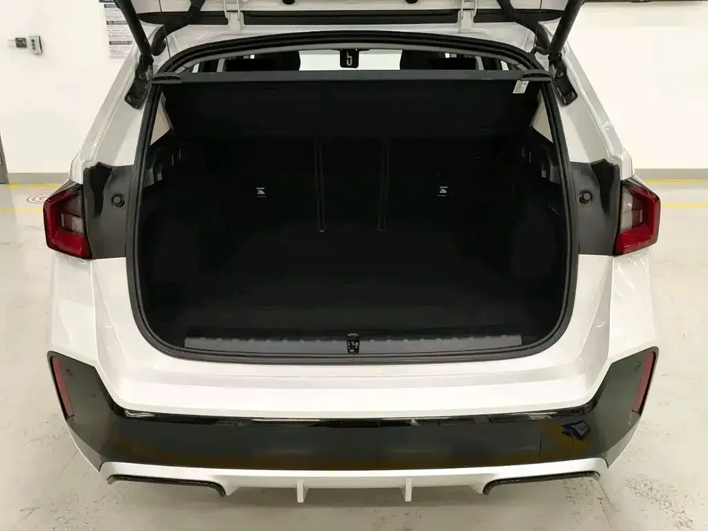 BMW iX1 2025 из CN, фото 3