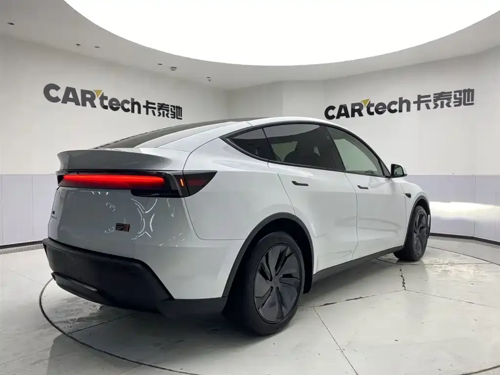 Tesla Model Y 2025 из CN, фото 5