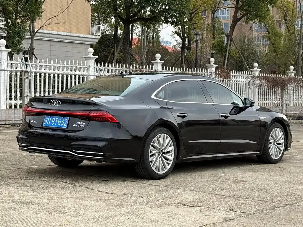 Audi A7L — фото 8