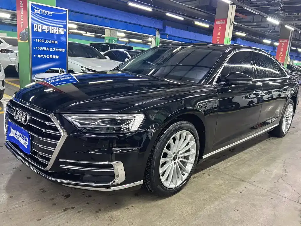 Audi A8 — фото 1
