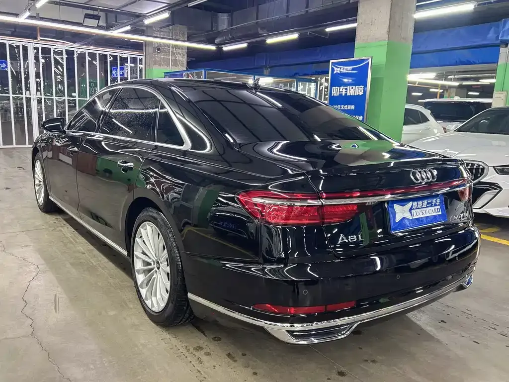 Audi A8 — фото 5