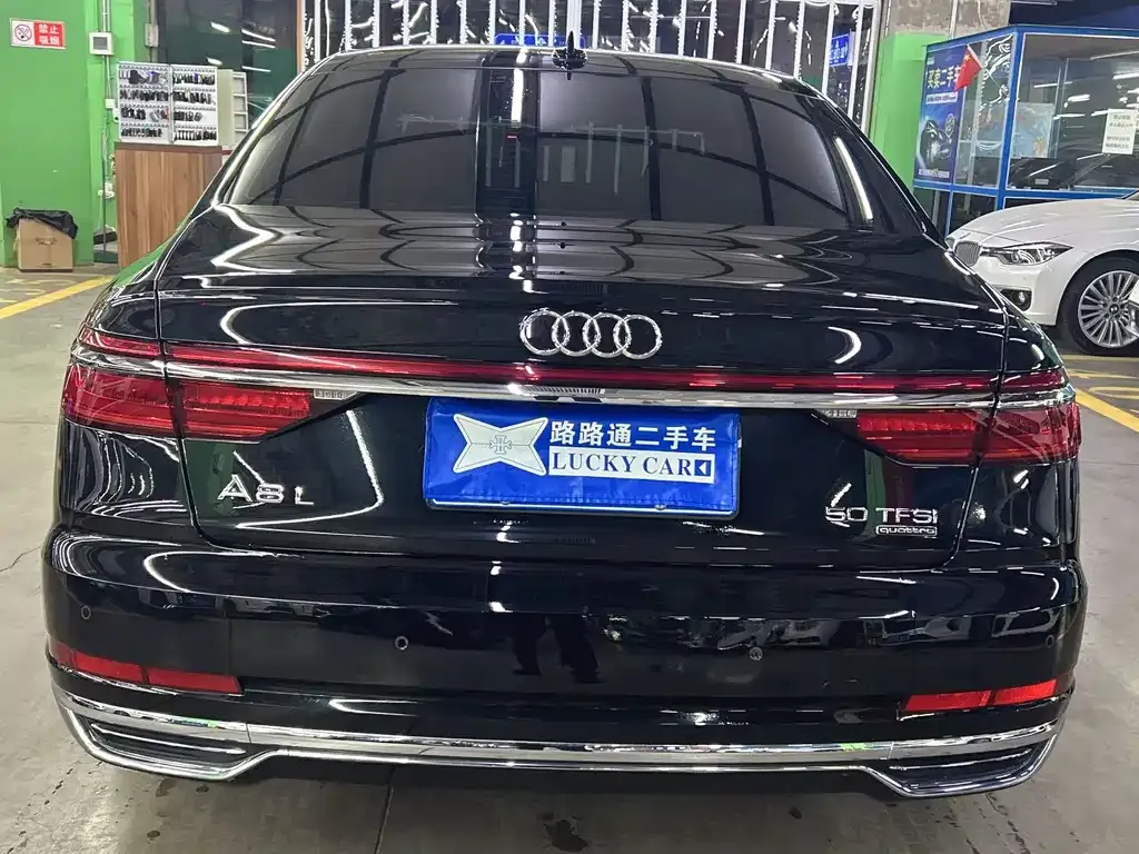 Audi A8 — фото 10