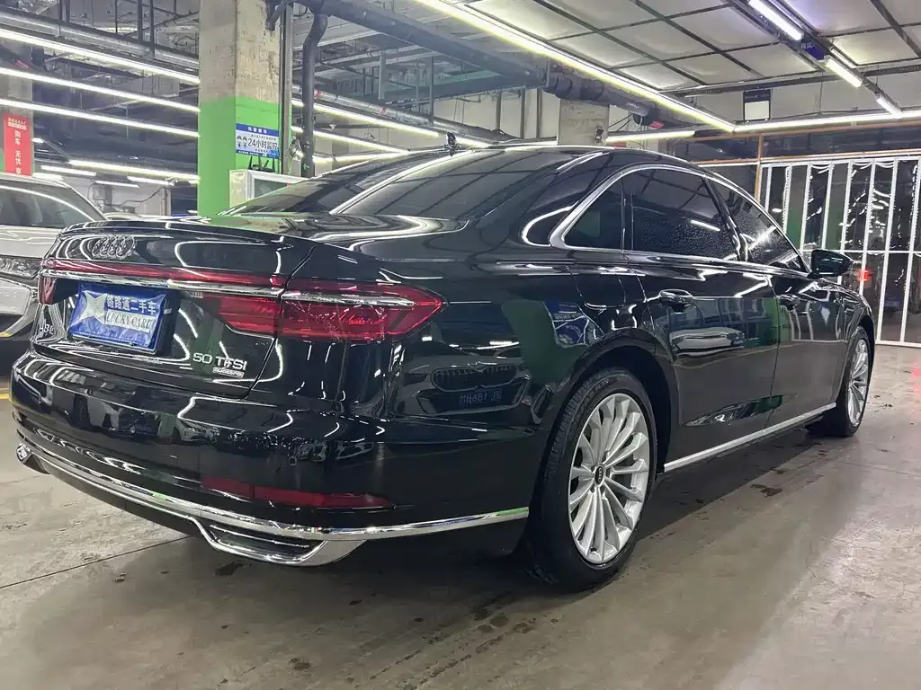 Audi A8 — фото 4